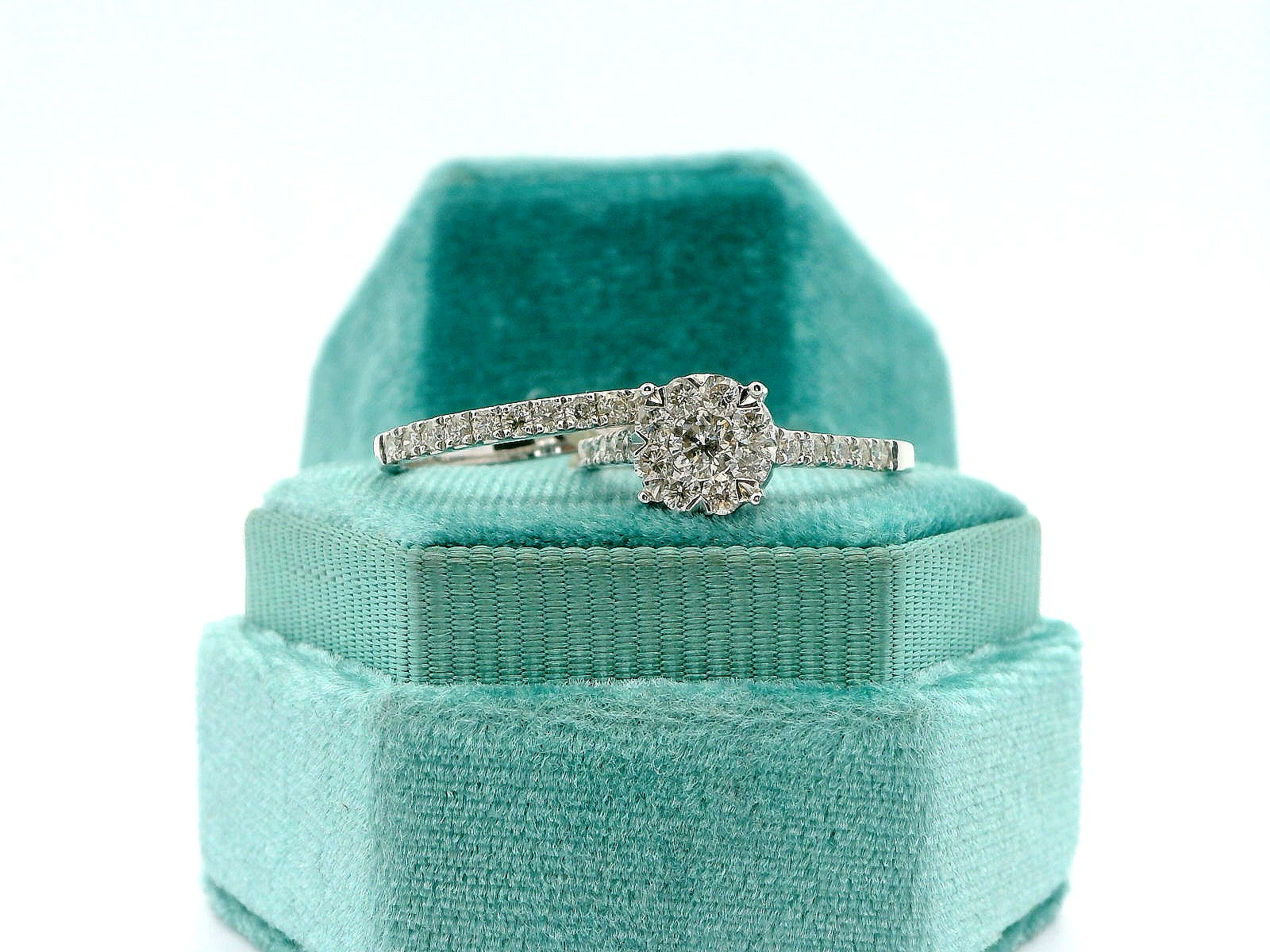 14K Round Cluster Engagement Set