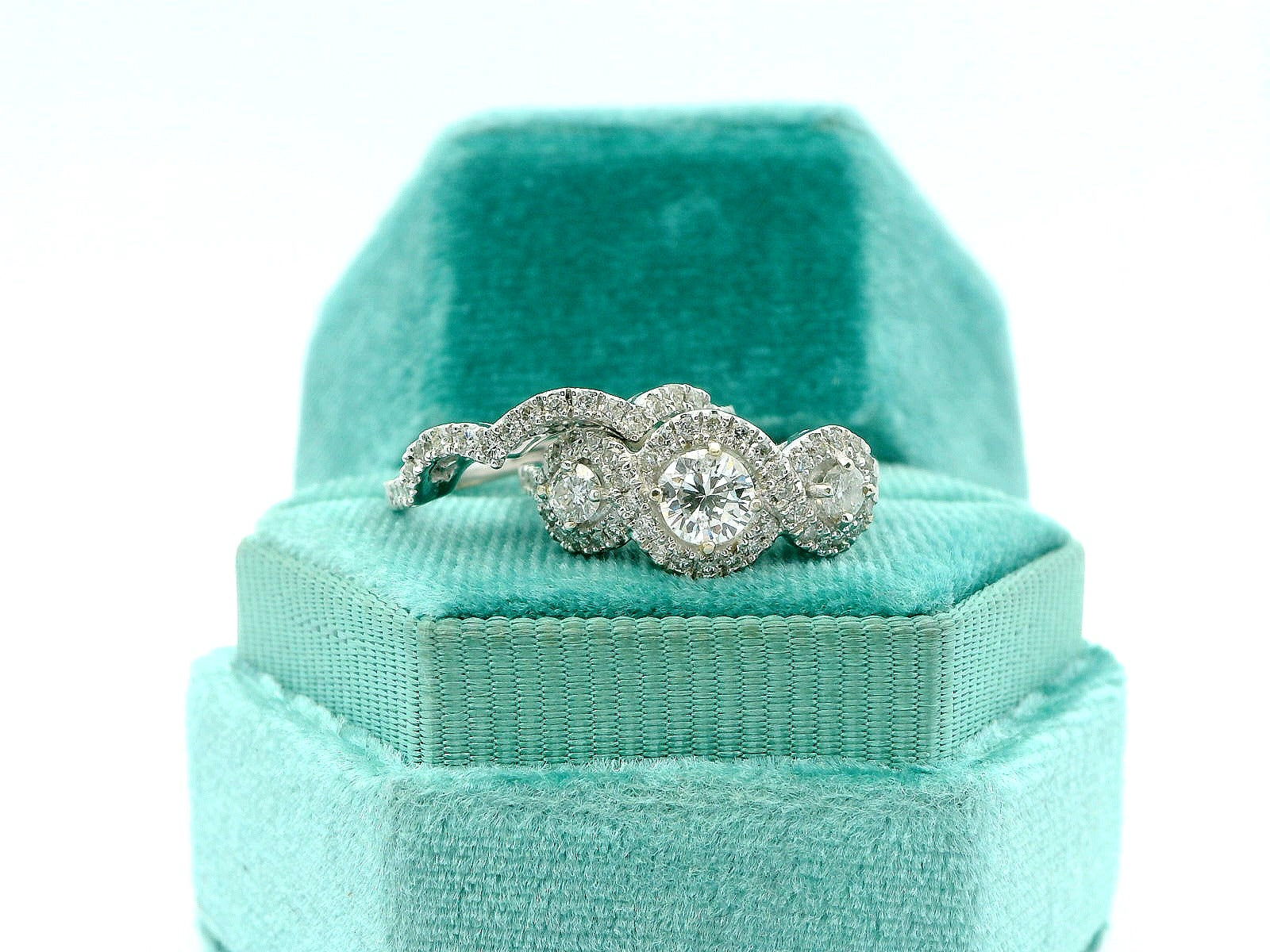 14K Intertwined Halo Bridal Set