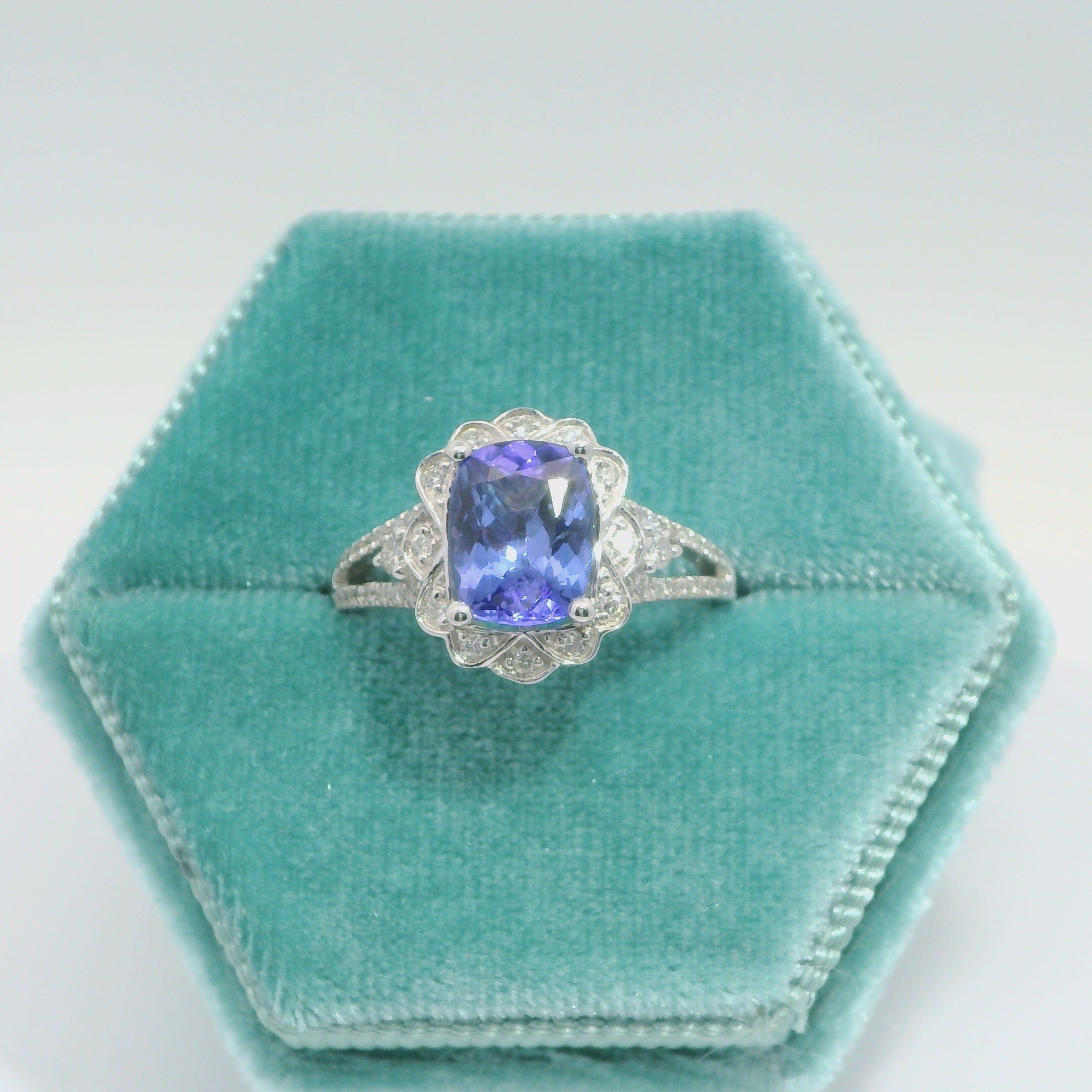 14K Tanzanite Flower Ring