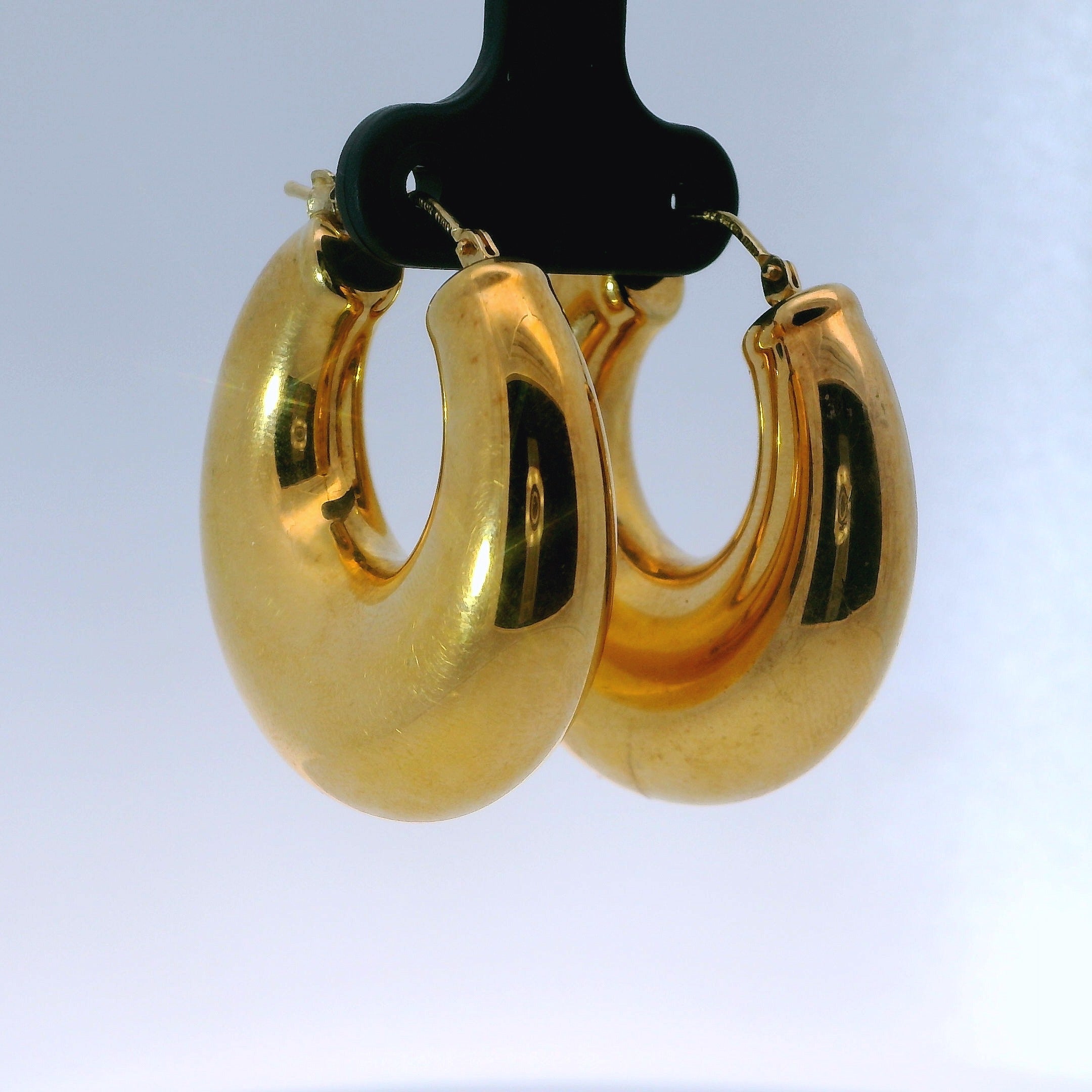 14K Wide Tapered Earrings