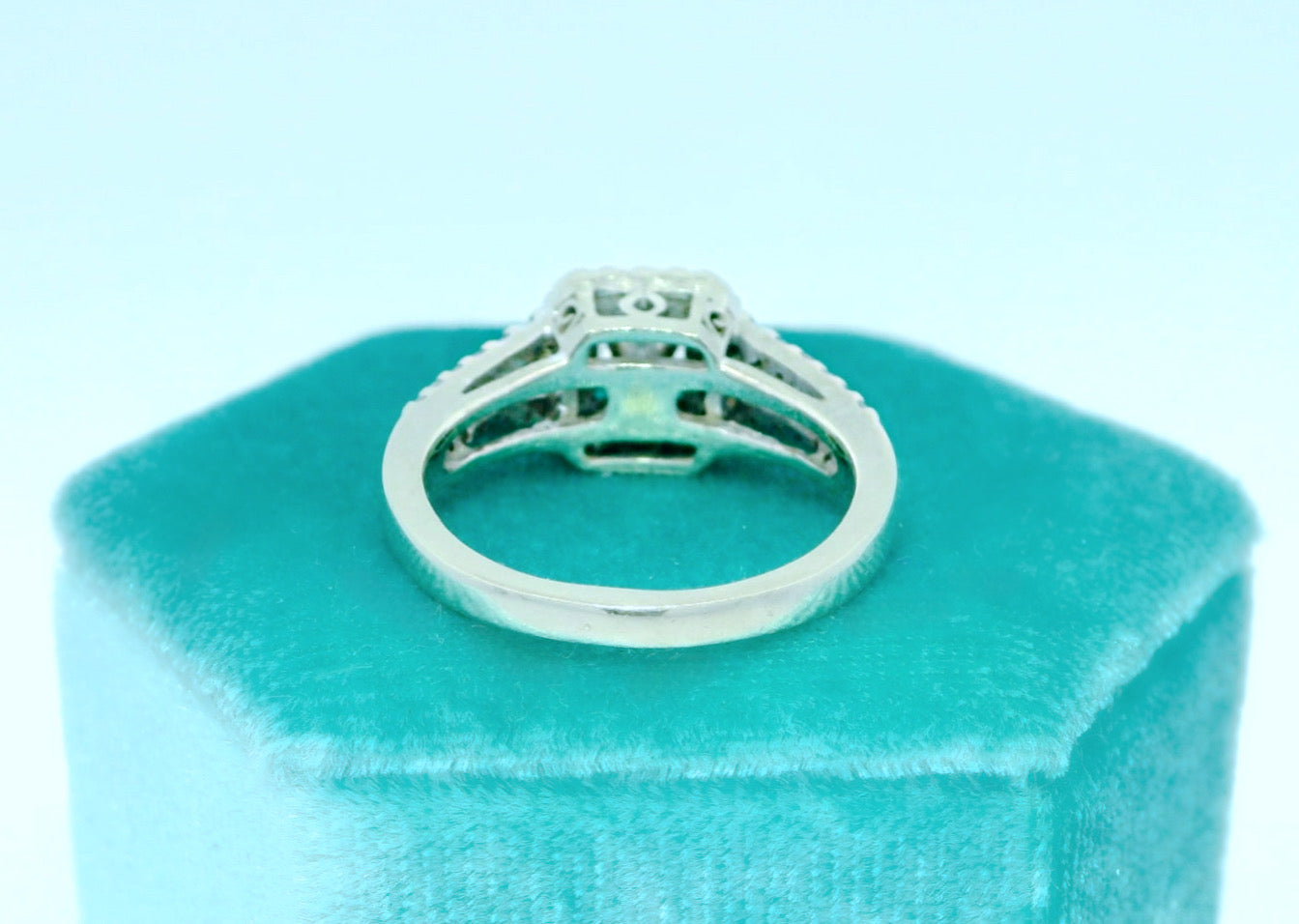 Pre-Loved 14K White Gold Bridal Set with Round Center Stone and Square Halo