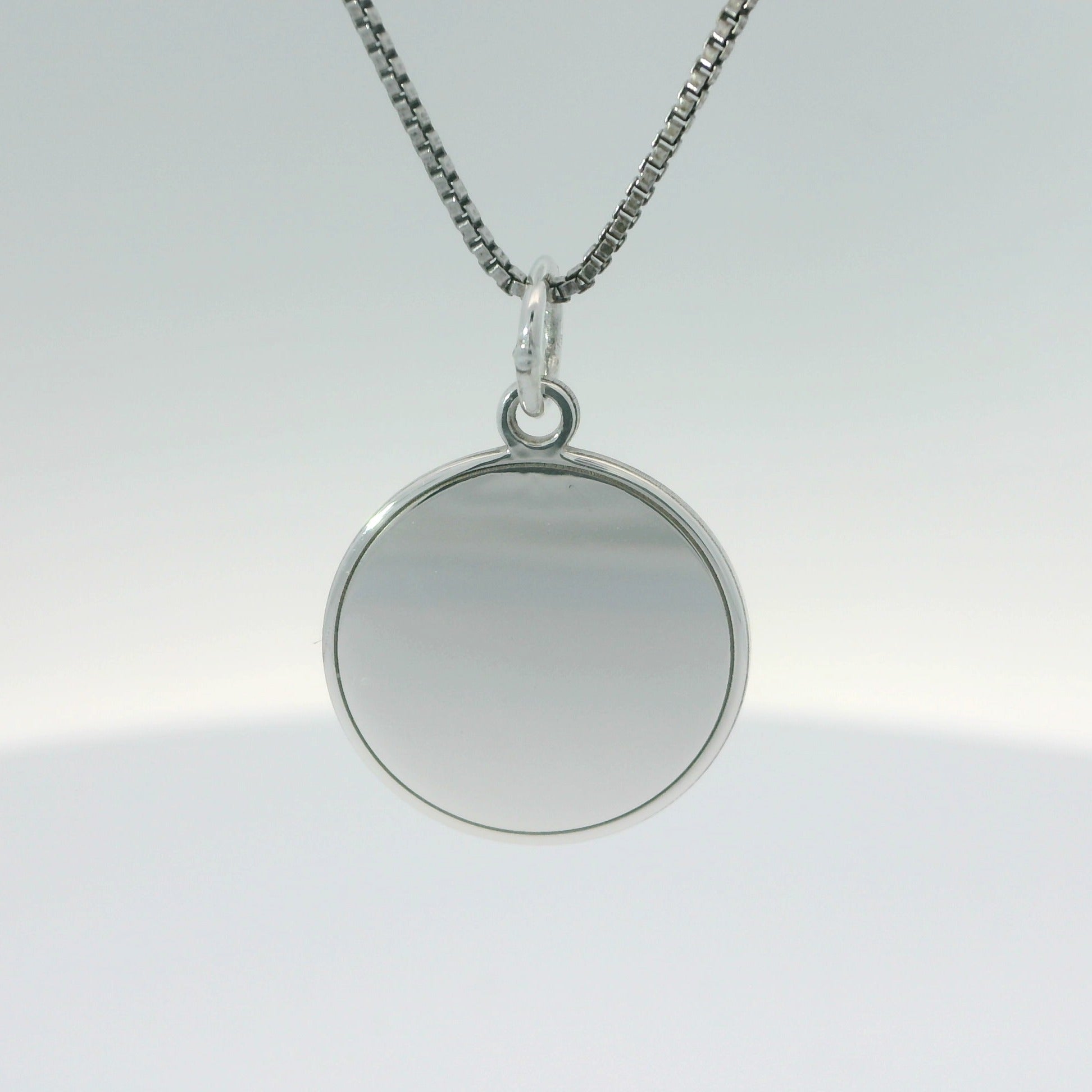 Round engravable charm