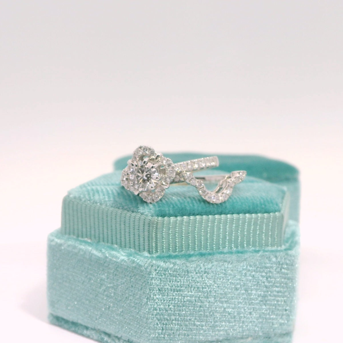 14K Flower Engagement Set