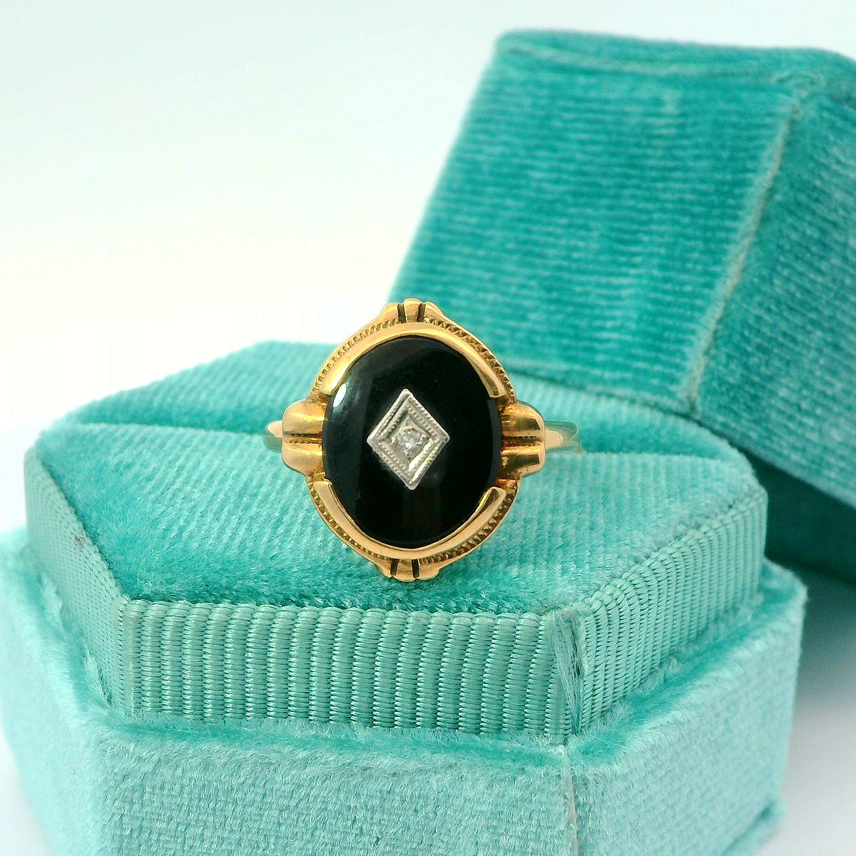 10K Oval Onyx Ring