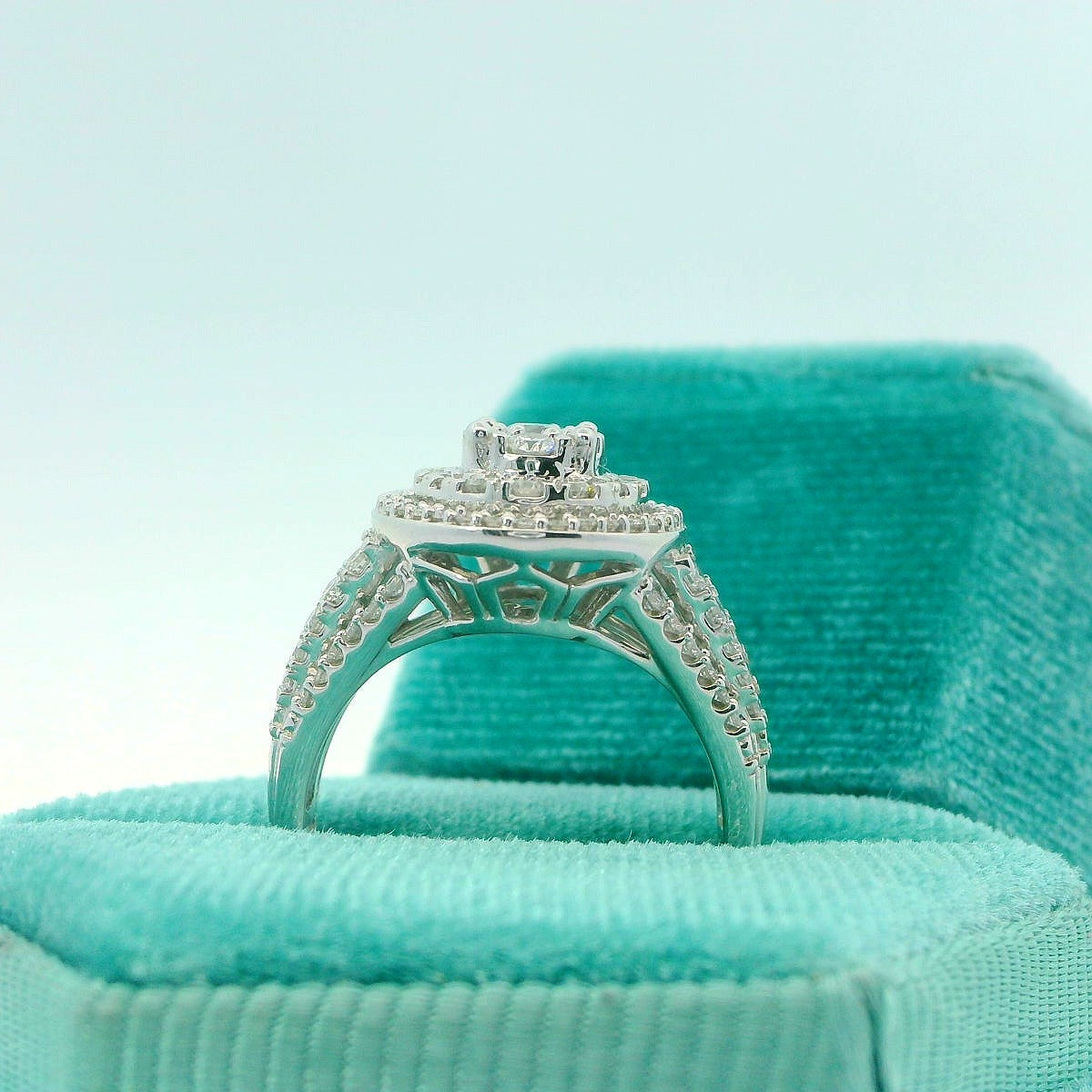 14K Oval Diamond Engagement Ring