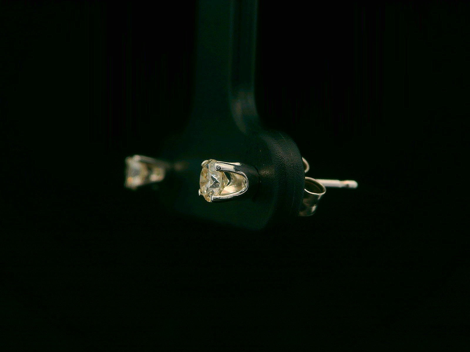 14K .27CTW Diamond Studs