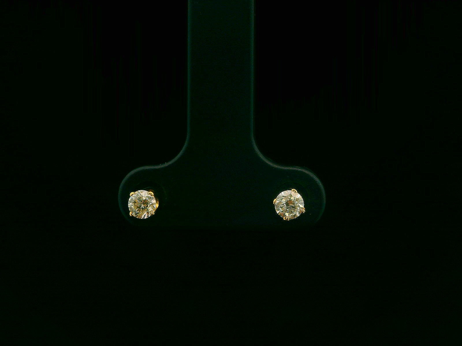 14K .27CTW Diamond Studs