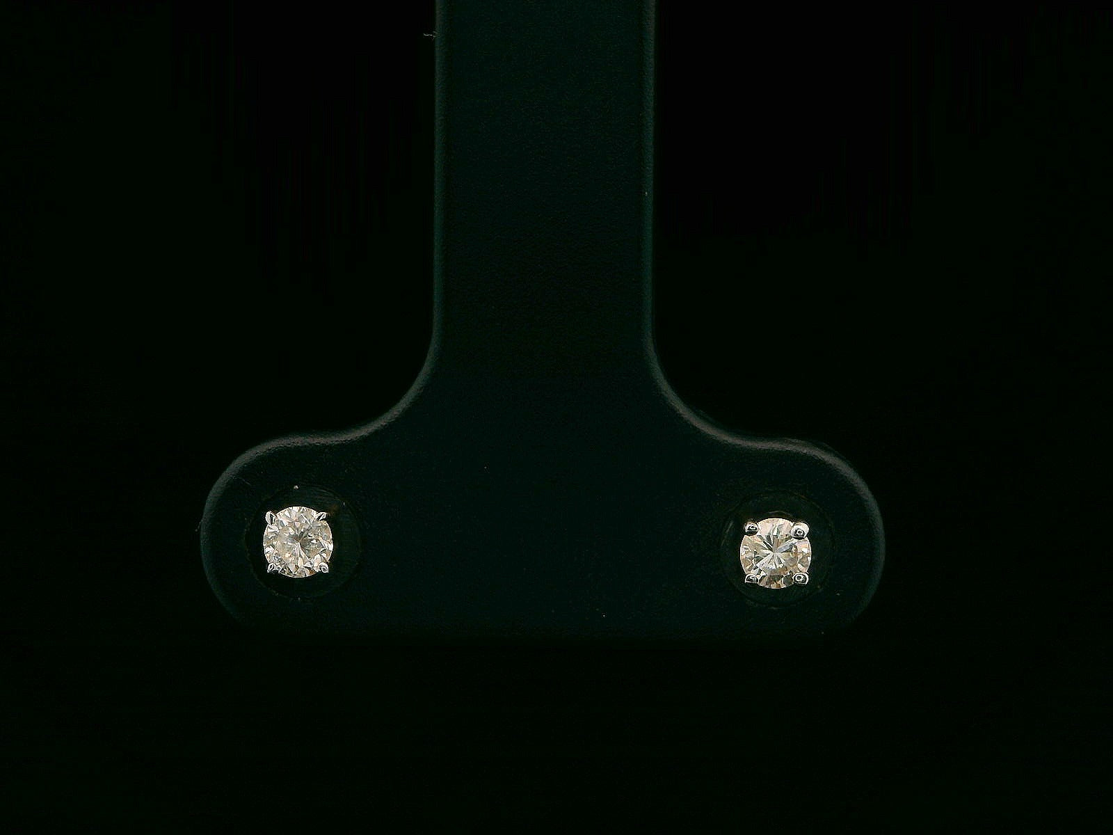 14K .10CTW Diamond Studs