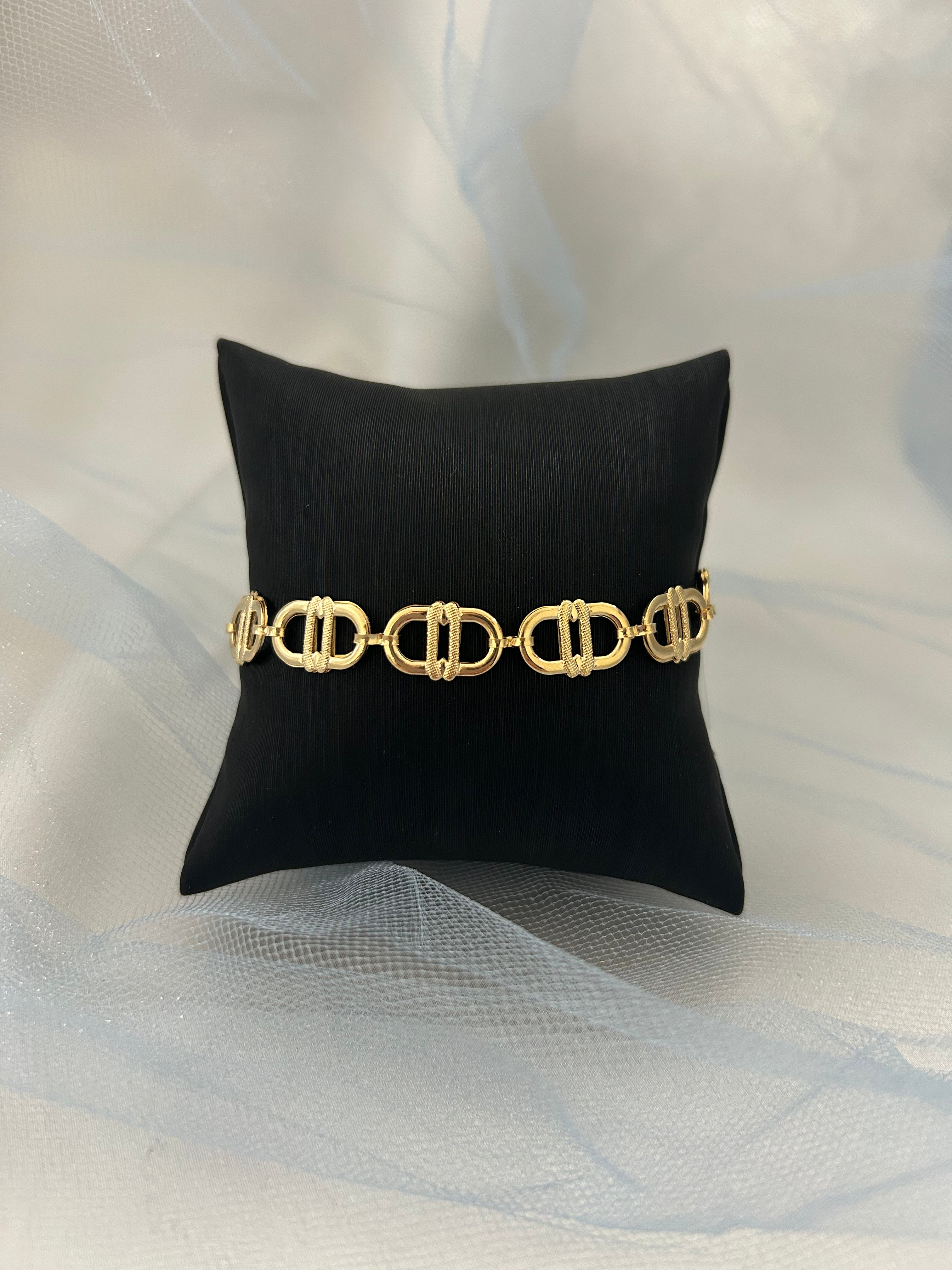 Textured Interlocked Oval Bracelet