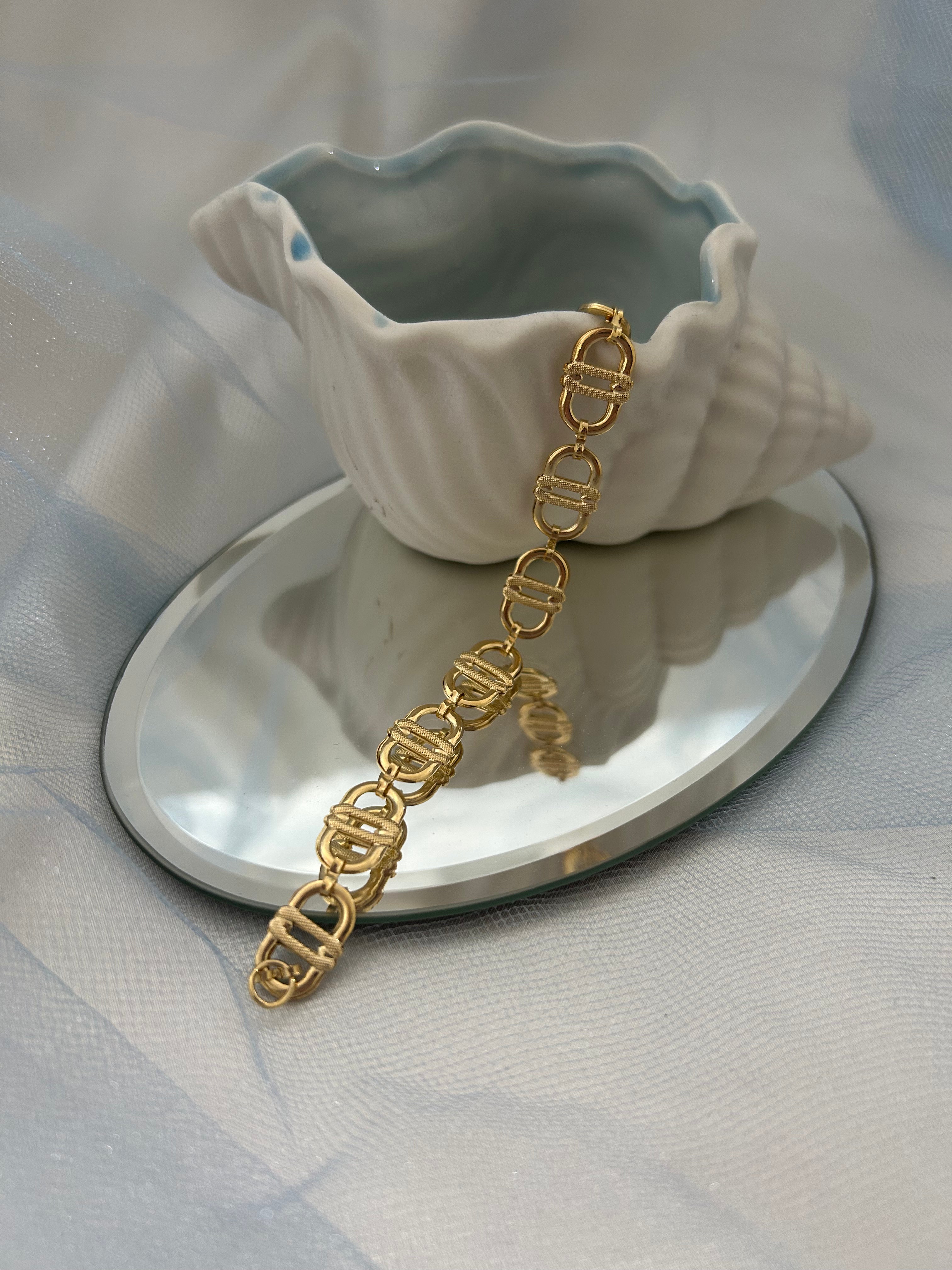 Textured Interlocked Oval Bracelet