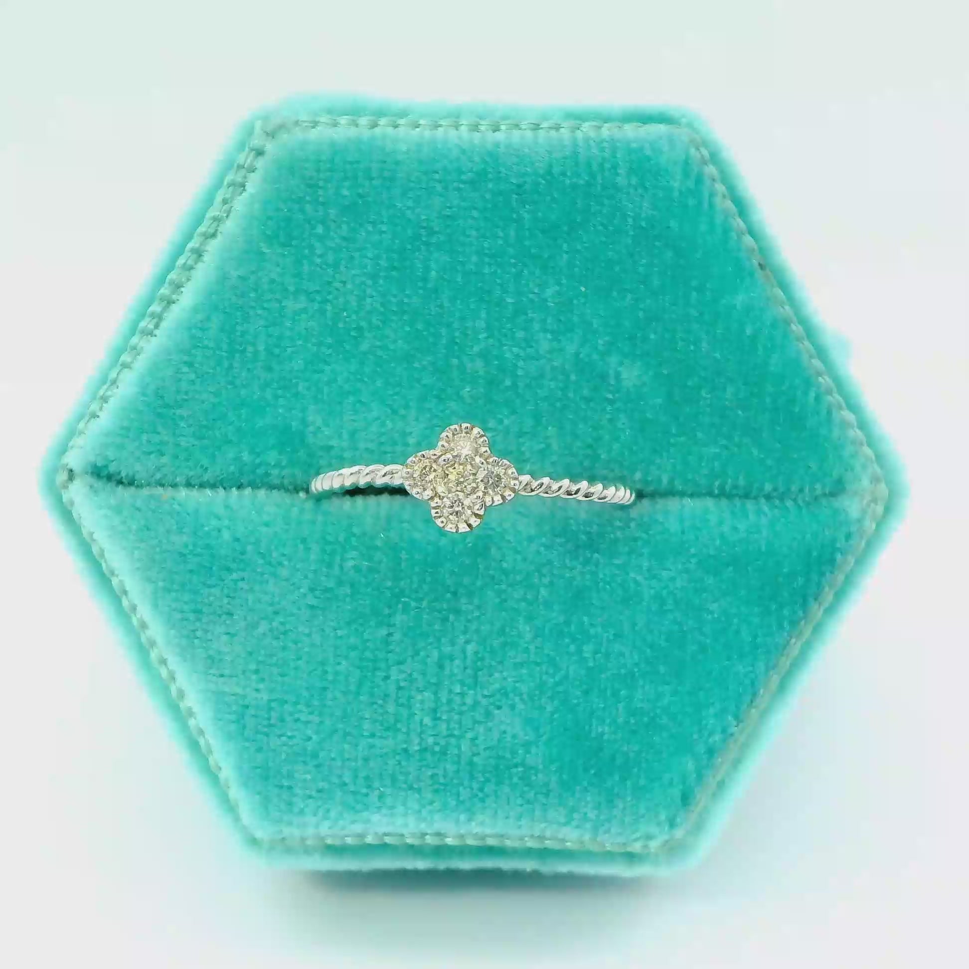 10K Flower shaped diamond ring